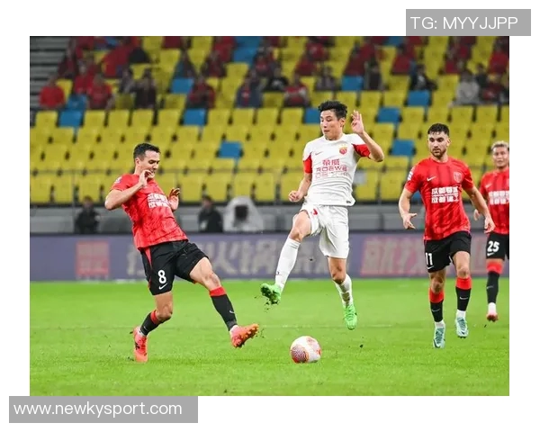 上海海港队提前集结备战训练中中秋节期间不放松全力以赴迎接挑战